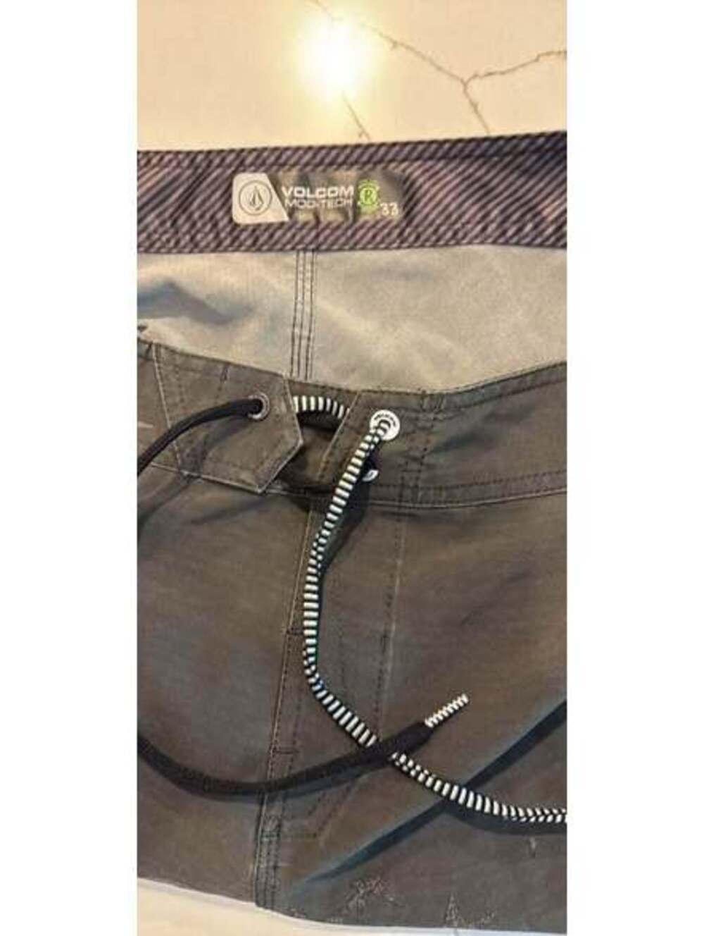 Volcom Mod-Tech Board Shorts Size 33